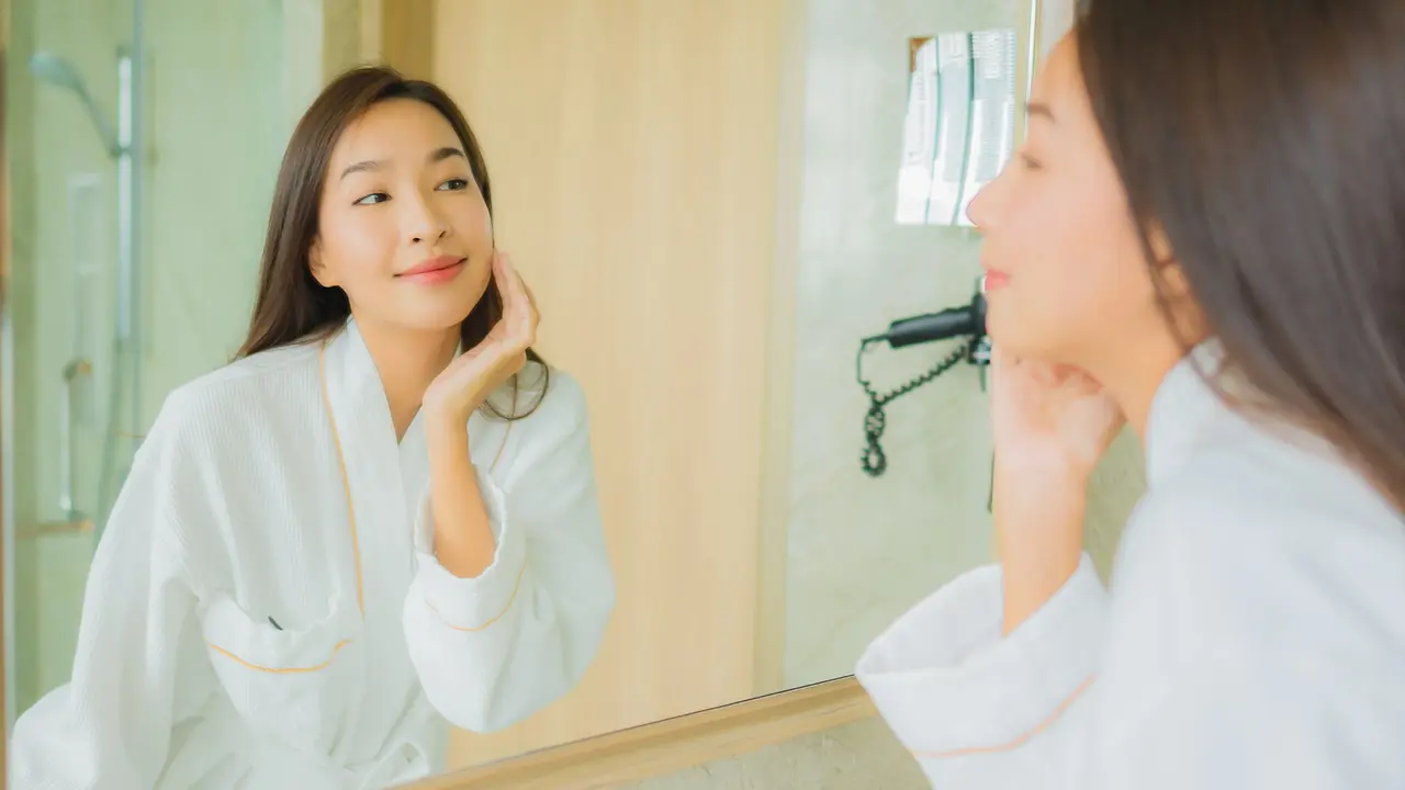 Jangan Asal Tumpuk, Ini Cara Tepat Layering Skincare Pagi dan Malam untuk Hasil Maksimal