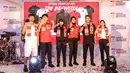 (Kiri ke kanan) sejumlah atlet Indonesia, Yuda Saputera, Alan Raynold Kumaseh, Angel Gabriella Yus, Diananda Chaerunnisa, Bagus Saputra, dan Sukma Lintang Cahyani berfoto bersama saat launching jersey baru Tim Indonesia untuk Asian Games 2022 Hangzhou di Kantor NOC Indonesia Lantai 16, Gedung FX Senayan, Jakarta, Sabtu (09/09/2023). (Bola.com/Bagaskara Lazuardi)