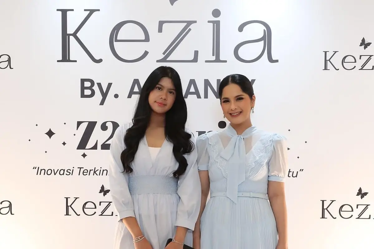 6 Gaya Kembar Annisa Pohan dan Almira Yudhoyono di Acara Peluncuran Skincare Ashanty, Elegansi dalam Balutan Baby Blue