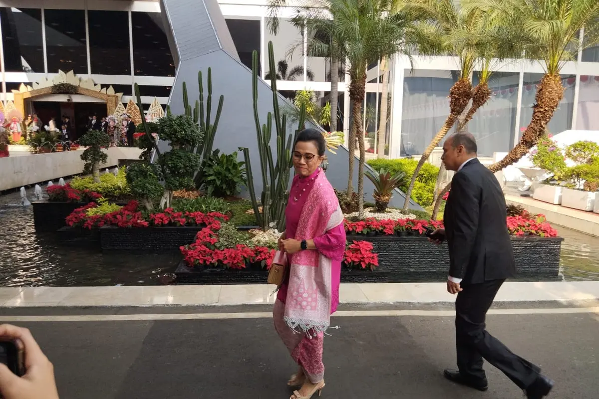 Menteri Keuangan (Menkeu) Sri Mulyani Indrawati tiba di Kompleks DPR RI untuk menghadiri Sidang Tahunan MPR RI 2023, Rabu (16/8/2023). Foto: Maulandy/Liputan6.com