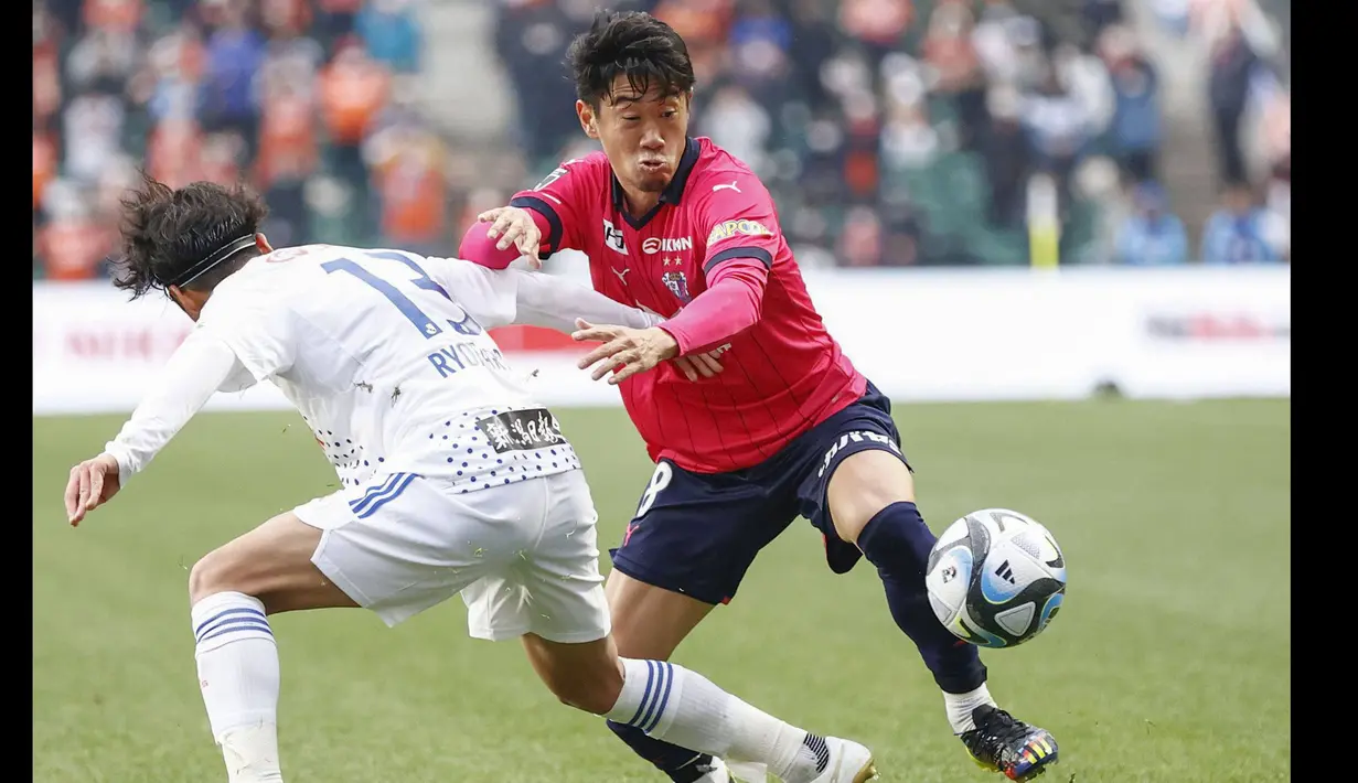 Tentu akan menjadi sebuah kebanggaan bagi Justin Hubner bisa bermain bersama salah satu pemain senior Cerezo Osaka, Shinji Kagawa yang pernah membela klub besar Eropa seperti Manchester United. (cerezo.jp)