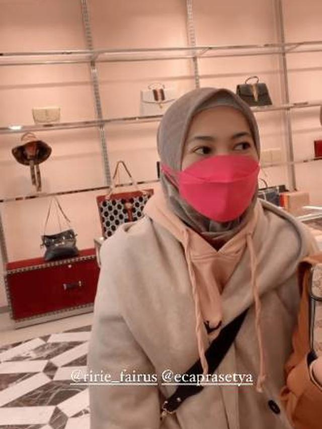 Duduk Sendirian Lagi, Ini 7 Momen Mommy ASF saat di Paris