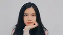 Meski tanpa senyum, tak mengurangi pesona artis kelahiran 3 Januari 2000 ini. Sorot mata tajamnya ke kamera punya daya tarik sendiri yang membuat siapapun yang melihatnya jadi jatuh hati. Selain cantik, Diandra Agatha yang mempunyai wajah kalem mini membuatnya juga terlihat imut. (Liputan6.com/IG/@diandraagatha)
