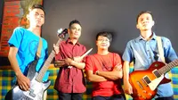 Band yang digawangi oleh Doni (vokal), Irwan (gitar), Gema (bass),  dan Rizki (drum) ini tengah merampungkan penggarapan  mini album