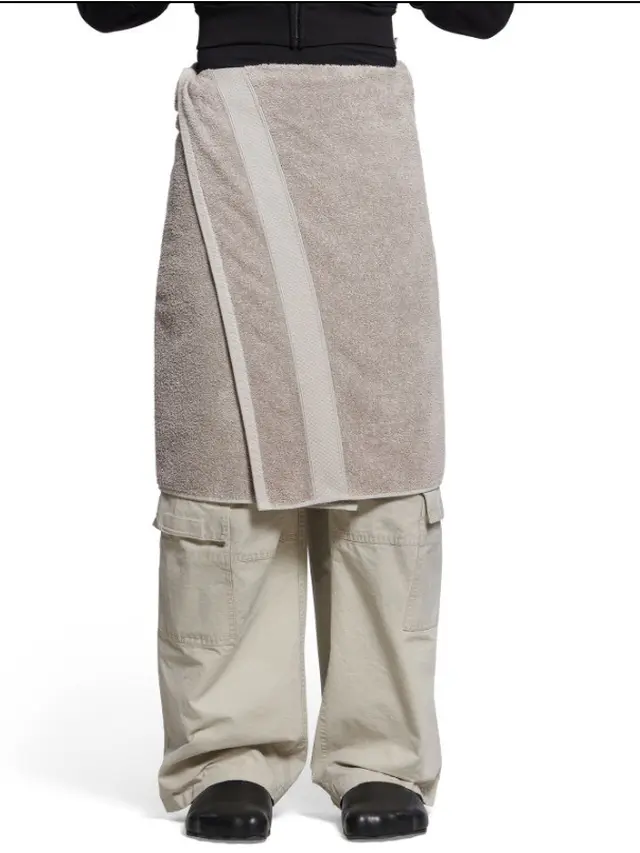 Rok Handuk Balenciaga. Dok. Balenciaga
