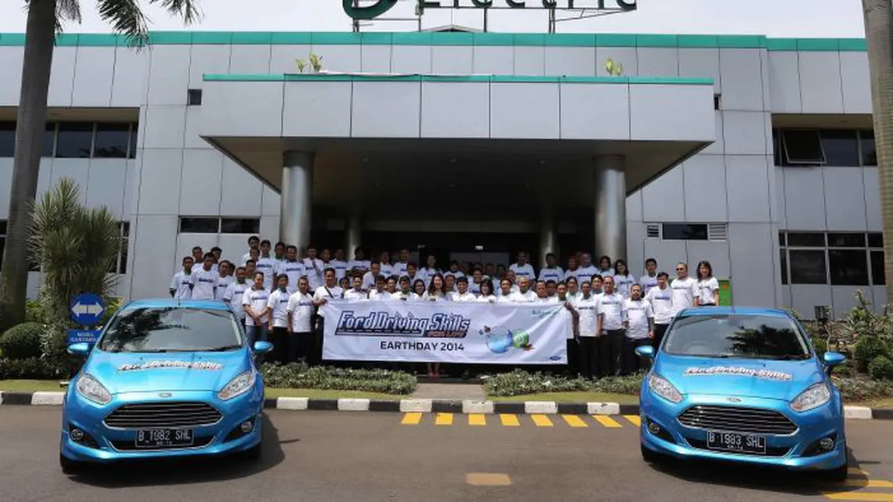 Mobil Ford Dibangun Pakai Barang Bekas