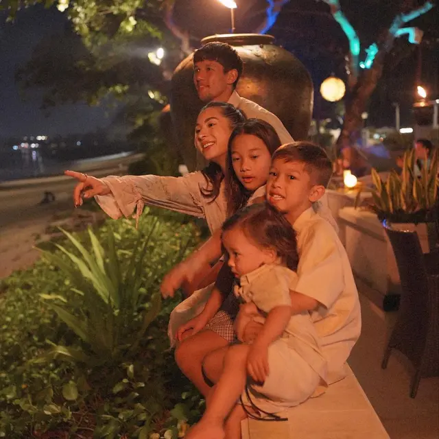 Jennifer Bachdim dan keluarga kecilnya (Instagram/jenniferbachdim)