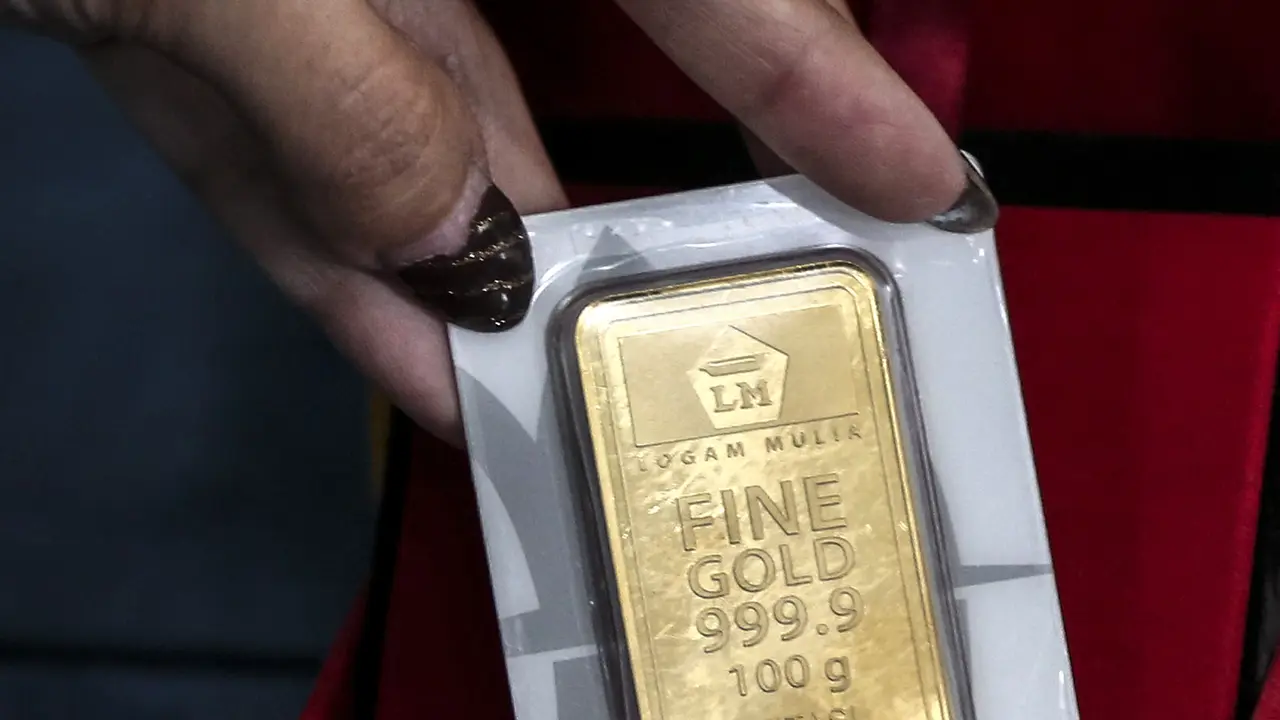 FOTO: Awal Pekan, Harga Emas Antam Turun Menjadi Rp 944 Ribu per Gram