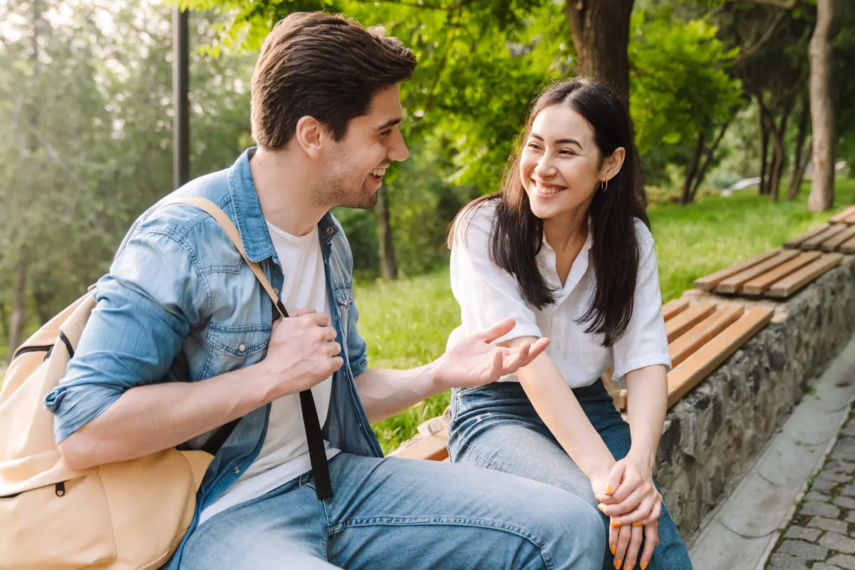 perempuan dan pasangan outdoor