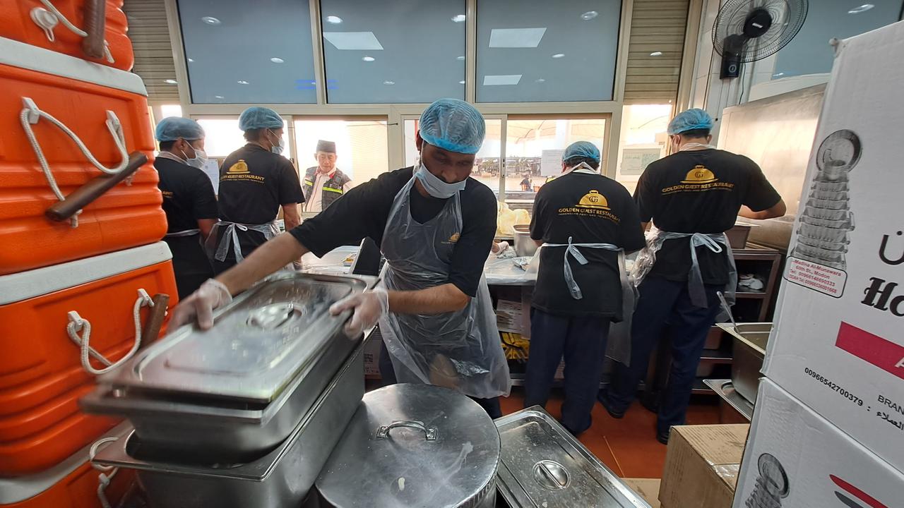Mengintip Dapur Katering Bandara Jeddah, Sajikan Menu Nusantara untuk Jemaah Haji Indonesia