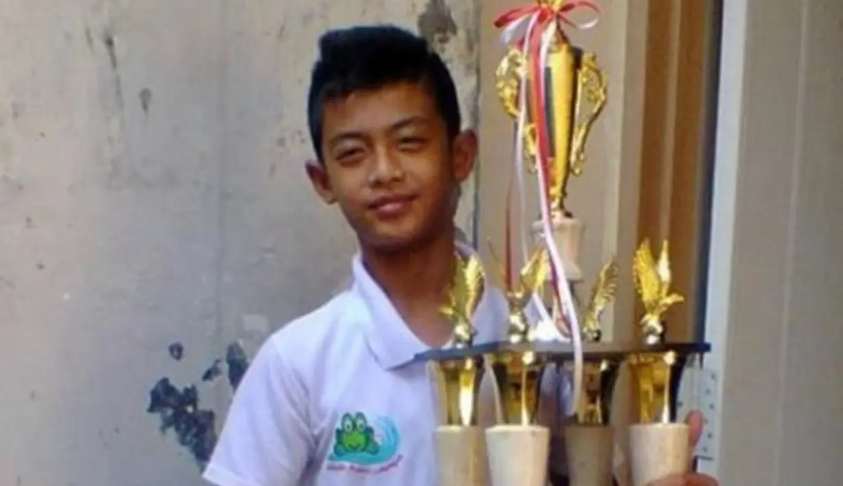 Pemain yang identik dengan lemparan jarah jauh ini sudah berprestasi sedari kecil. Ia sudah berprestasi saat masih di SSB hingga akhirnya masuk ke klub kelompok umur bersama PSIS Semarang. Potensi besar Arhan pun terlihat setelah di PSIS. (Liputan6.com/FB/Arhan Sikidal Terangbangsa)