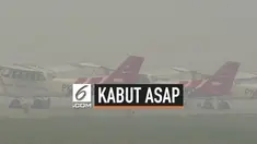 Kabut asap menyelimuti bandara Tijilik Riwut, Kalimantan Tengah. Aktifitas penerbangan lumpuh karena aaya kabut asap.