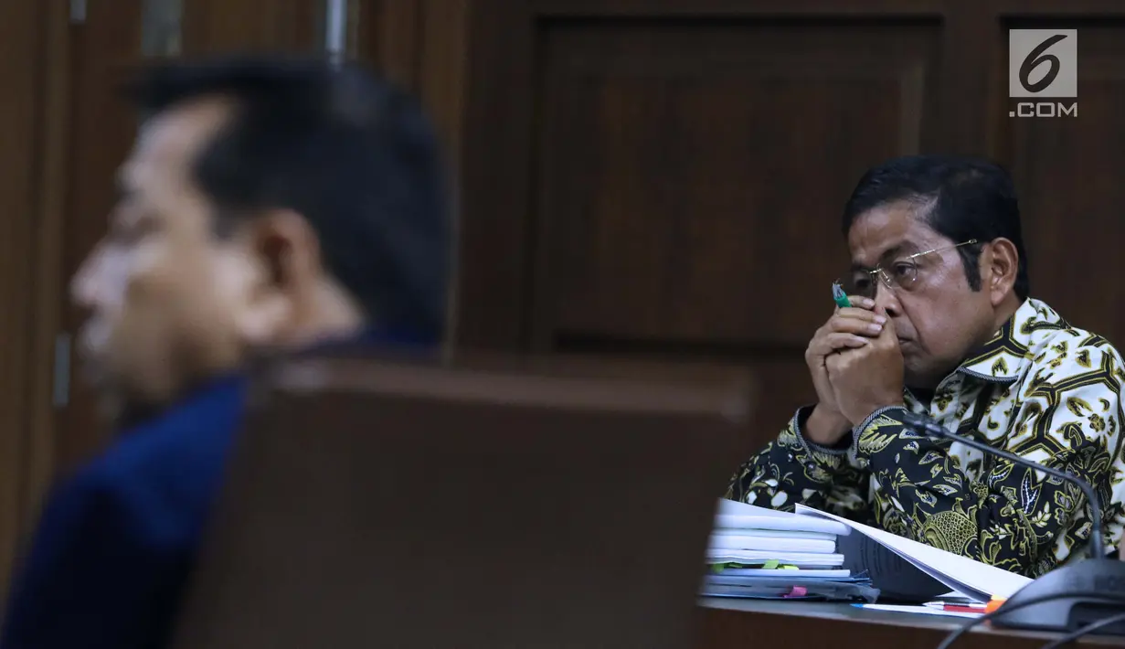 Terdakwa dugaan suap pembangunan PLTU Riau-1,Idrus Marham saat sidang lanjutan dugaan suap pembangunan PLTU Riau-1, Pengadilan Tipikor, Jakarta, Selasa (19/2). Sidang mendengar kesaksian Johanes B Kotjo dan Setya Novanto. (Liputan6.com/Helmi Fithriansyah)
