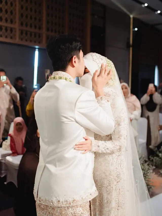 6 Momen Akad Nikah Fiki Naki dan Tinandrose, Khidmat dengan Dekorasi Serba Putih