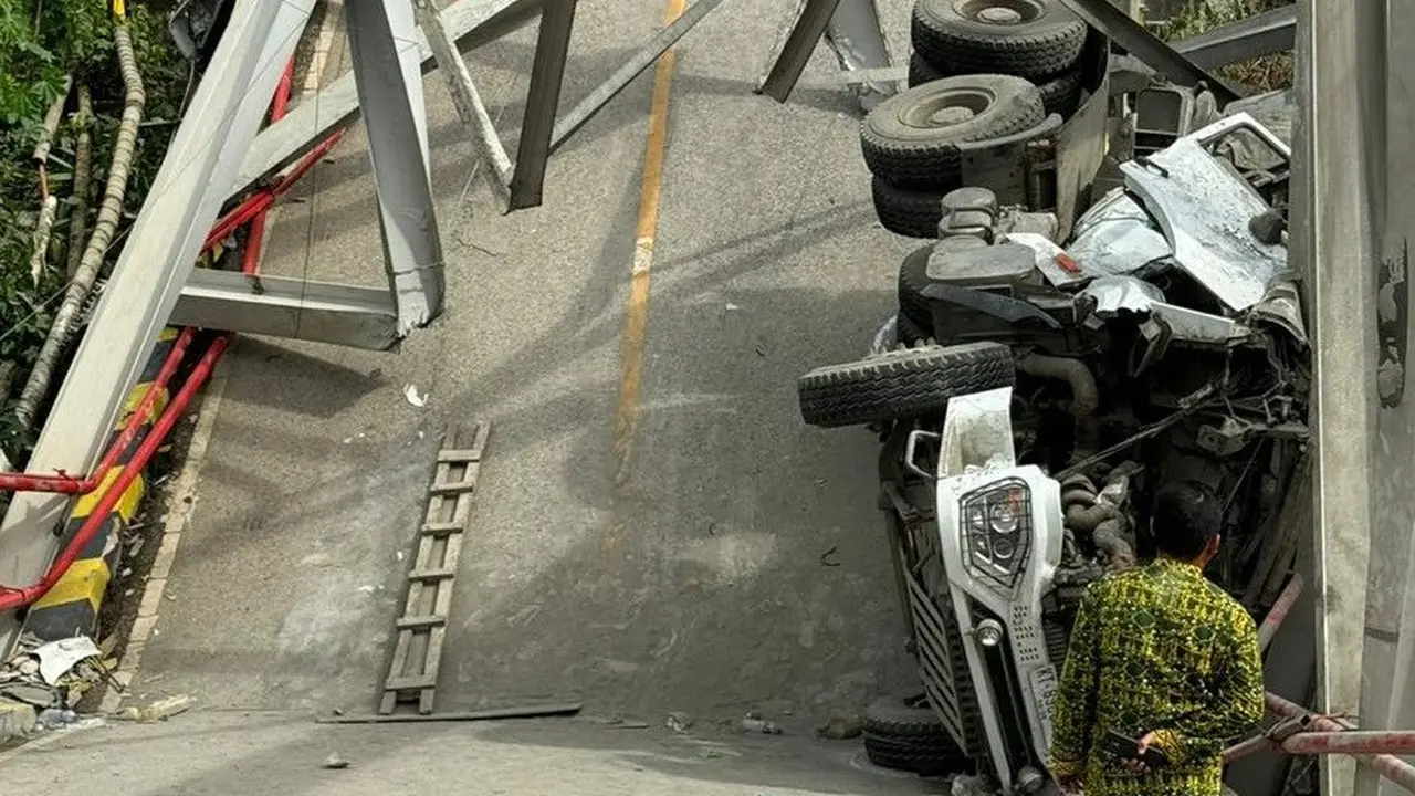 jembatan roboh