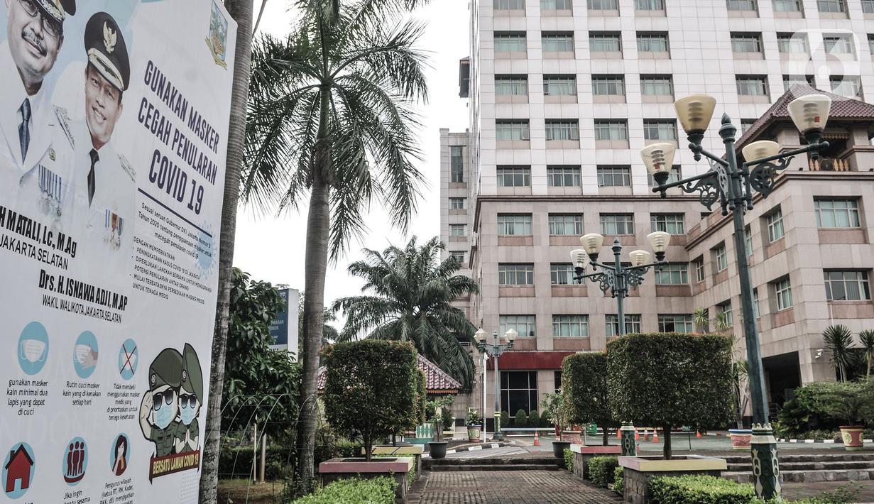 Suasana Kantor Wali Kota Jakarta Selatan, Jakarta, Kamis (17/9/2020). Kantor Wali Kota Jakarta Selatan ditutup sementara mulai hari ini hingga dibuka kembali pada 21 September setelah tujuh ASN ditemukan positif terpapar Covid-19. (merdeka.com/Iqbal S. Nugroho)