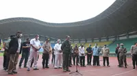 Kang Emil --sapaan Ridwan Kamil-- usai meninjau kesiapan Stadion Patriot Chandrabhaga bersama Wali Kota Bekasi, Minggu (22/3/20).