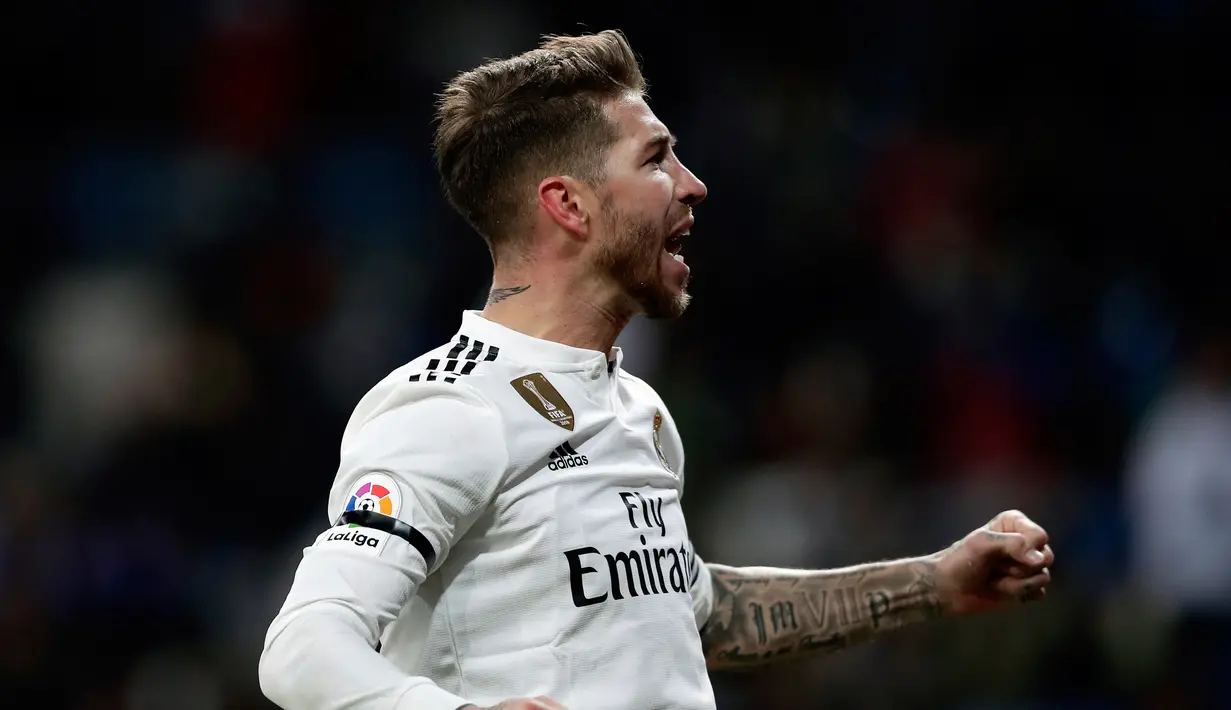 Ekspresi bek Real Madrid, Sergio Ramos usai mencetak gol penalti ke gawang Leganes dalam laga Copa del Rey di Santiago Bernabeu, Madrid, Spanyol, Rabu (9/1). Ramos mencetak gol ke-100 dalam karier profesionalnya. (AP Photo/Manu Fernandez)