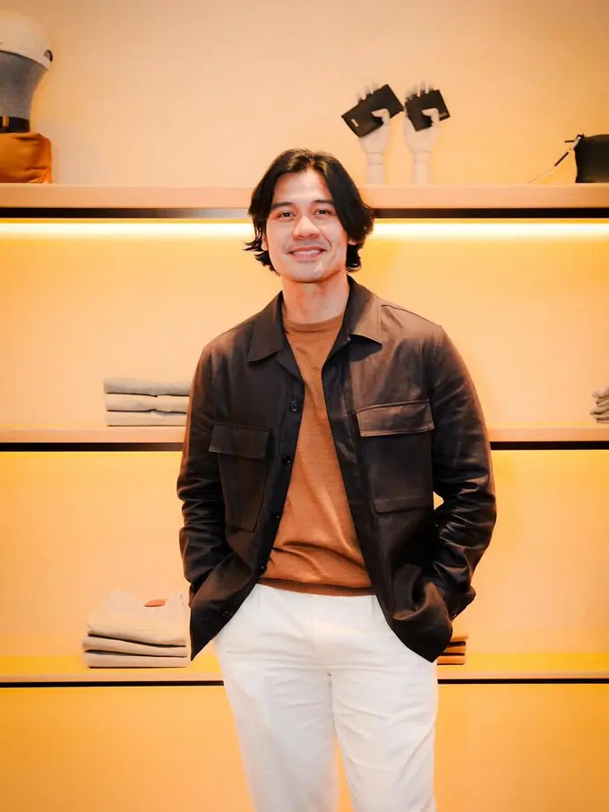 8 Rekomendasi Model Rambut Pria Ikal, Inspirasi Gaya Reza Rahardian hingga Nicholas Saputra