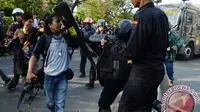 Polda Sulselbar Akui Anggotanya Pukul Jurnalis Saat Unjuk Rasa