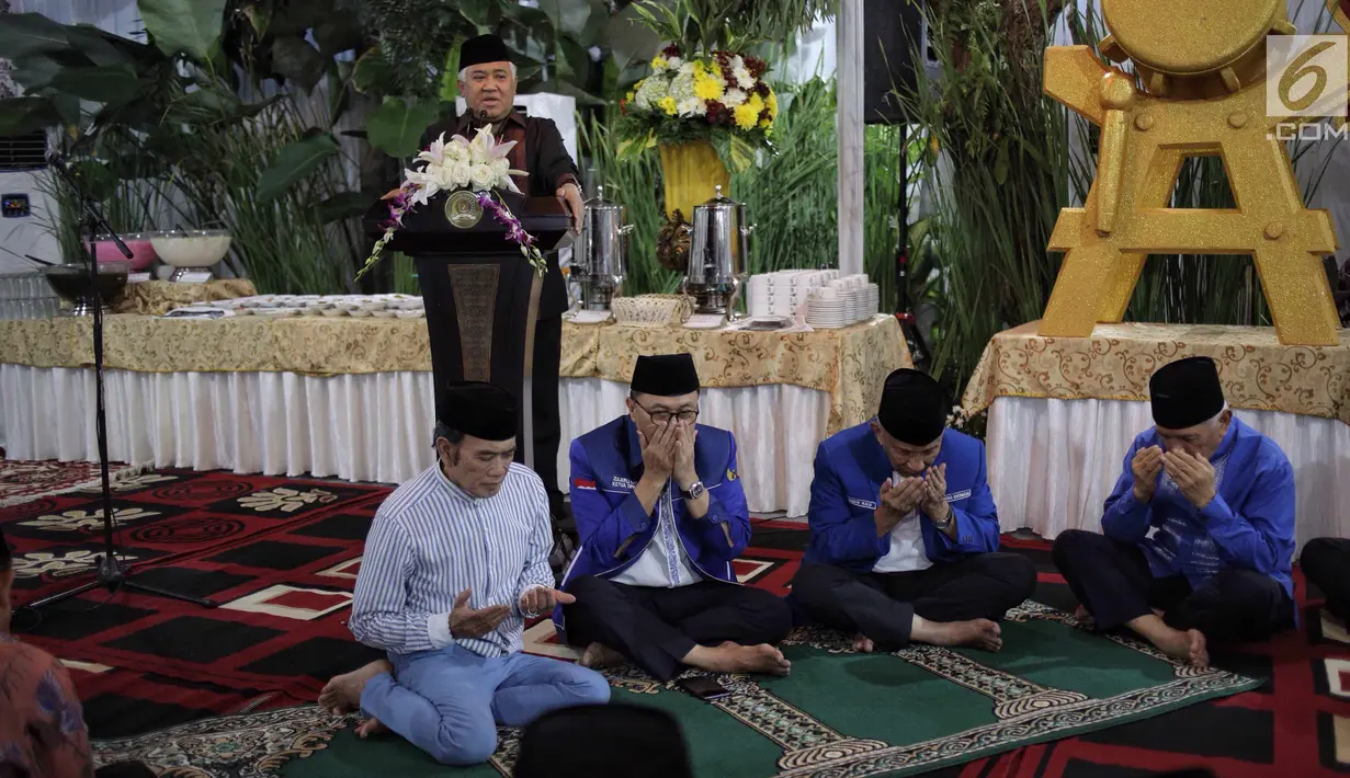 Dewan Pertimbangan Majelis Ulama Indonesia (MUI) Din Syamsuddin memberikan sambutan pada acara puasa bersama pengurus DPP PAN dan DPW Se-Indonesia di Widya Chandra, Jakarta, Sabtu (9/6). (Liputan6.com/Faizal Fanani)
