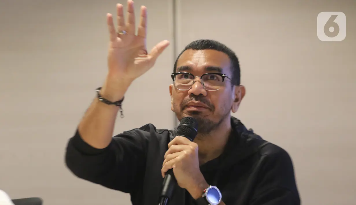 Anggota Exco PSSI, Arya Sinulingga saat menyampaikan keterangan terkait penunjukan Indonesia menjadi Tuan Rumah Penyelenggaraan Piala Dunia U-17, Jakarta, Sabtu (24/6/2023). (Liputan6.com/Helmi Fithriansyah)