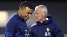Pemain Timnas Prancis, Kylian Mbappe saat berlatih menjelang Kualifikasi Euro 2024 di Clairefontaine-en-Yvelines pada 21 Maret 2023. Mbappe akan memulai debut sebagai kapten Les Bleus pada 25 Maret 2023 saat melawan Belanda. (AFP/Franck Fife)