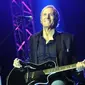 Michael Bolton dengan suara emasnya sukses memberikan penampilan teristimewanya pada konser bertajuk An Evening With Grammy Winner, di Jakarta, Selasa (2/6/2015).(Liputan6.com/Panji Diksana)