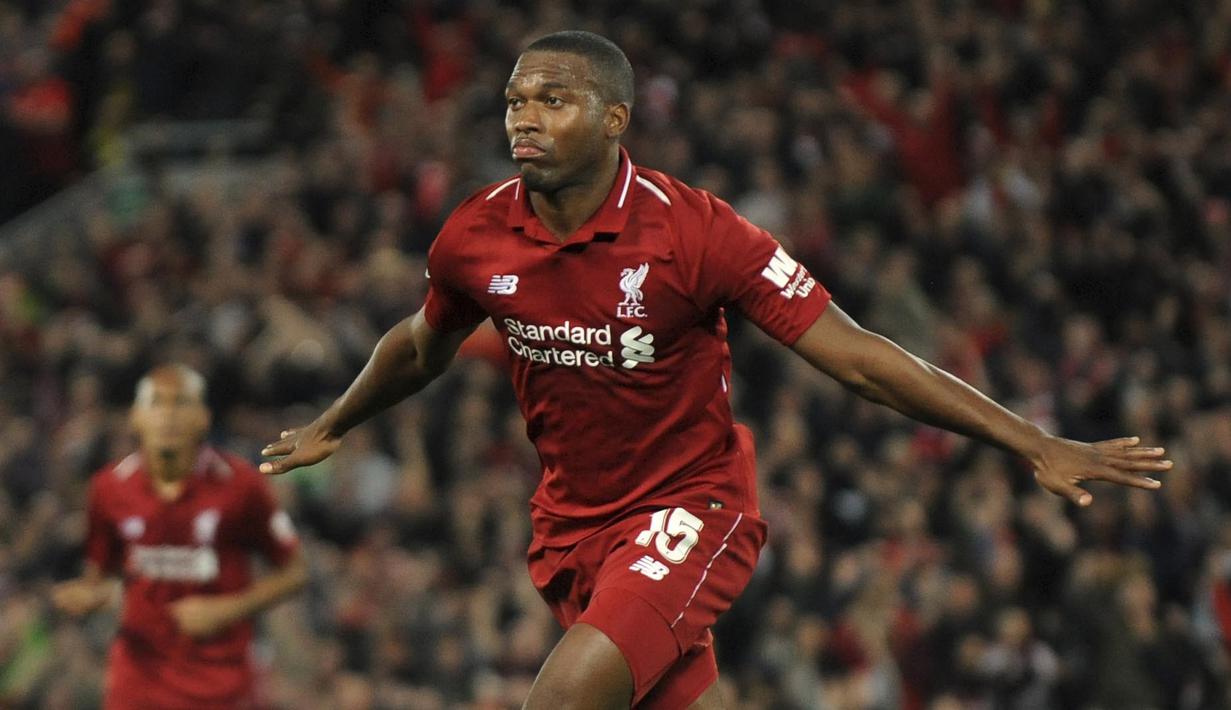 Penyerang Liverpool, Daniel Sturridge, melakukan selebrasi usai membobol gawang Chelsea pada laga Piala Liga Inggris di Stadion Anfield, Rabu (26/9/2018). Liverpool takluk 1-2 dari Chelsea. (AP/Rui Vieira)