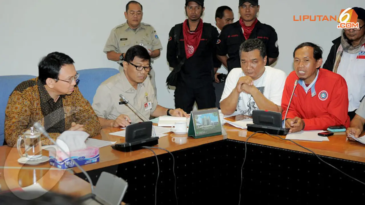 5-buruh-tuntut-upah-130903b.jpg