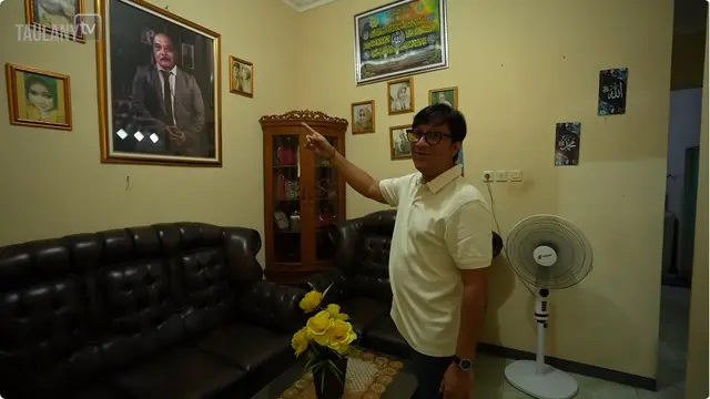 Potret Ruang Tamu Rumah Haji Bolot (YouTube TAULANY TV)