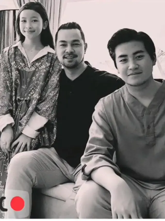 Beda Ayah, Ini 6 Potret Kompak Kedua Anak Annisa Trihapsari