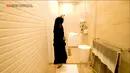 Tidak kalah bikin betah, Ricis juga berkesempatan masuk kamar mandi Farida Nurhan. Di desain sangat cantik bak kamar mandi yang ada di hotel.  [Youtube/Ricis Official]