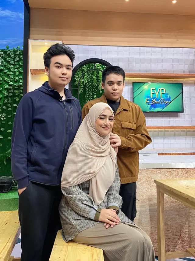 Pindah Kanada Usai Lebaran, Ini 6 Potret Cindy Fatikasari dan Anak Kembarnya