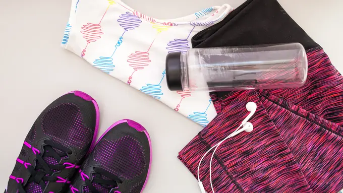 9 Aksesori Lari yang Fungsional dan Bikin Gaya Olahragamu Makin Stylish (photo by freepik.com)