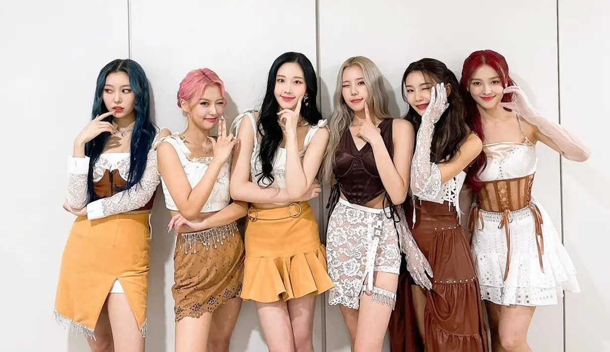 Member MOMOLAND resmi mengakhir masa kontrak mereka dengan MLD Entertainment. Pada hari ini (27/1/2023) pihak MLD Entertainment menyebut jika keenam member resmi meninggalkan agensi. (Liputan6.com/IG/@momoland_official)