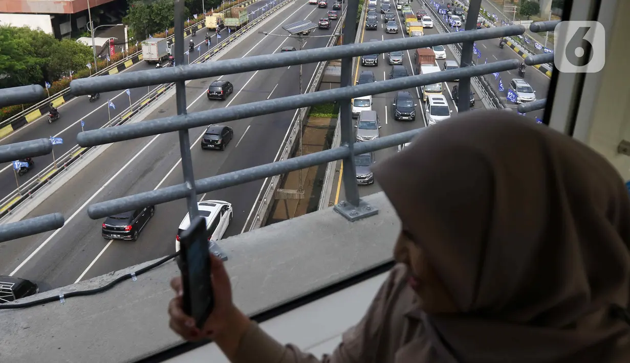 Terdapat 2 line perjalanan yaitu Line Cibubur yang melewati Stasiun Dukuh Atas – Cawang – Stasiun Harjamukti/pp dan Line Bekasi yang melewati Stasiun Dukuh Atas – Cawang – Halim - Stasiun Jatimulya/pp. (Liputan6.com/Herman Zakharia)