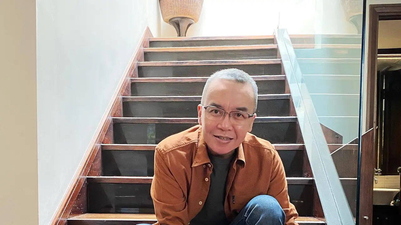 Sudah Kangen Konser, Ini 6 Potret Ari Lasso yang Kini Tampil Plontos