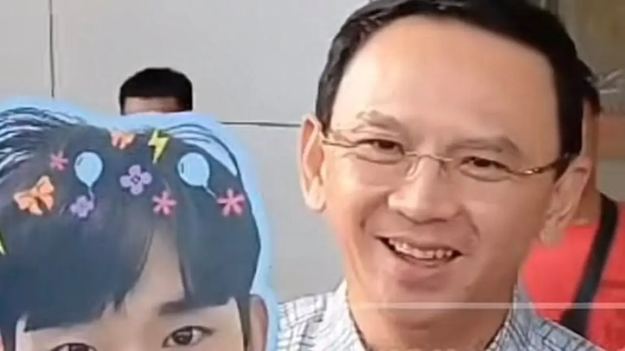 Ahok Ikut Hadiri Fan Meeting Kim Ji Won, Pegang Gambar Kim Soo Hyun dan Duduk Bareng Fans