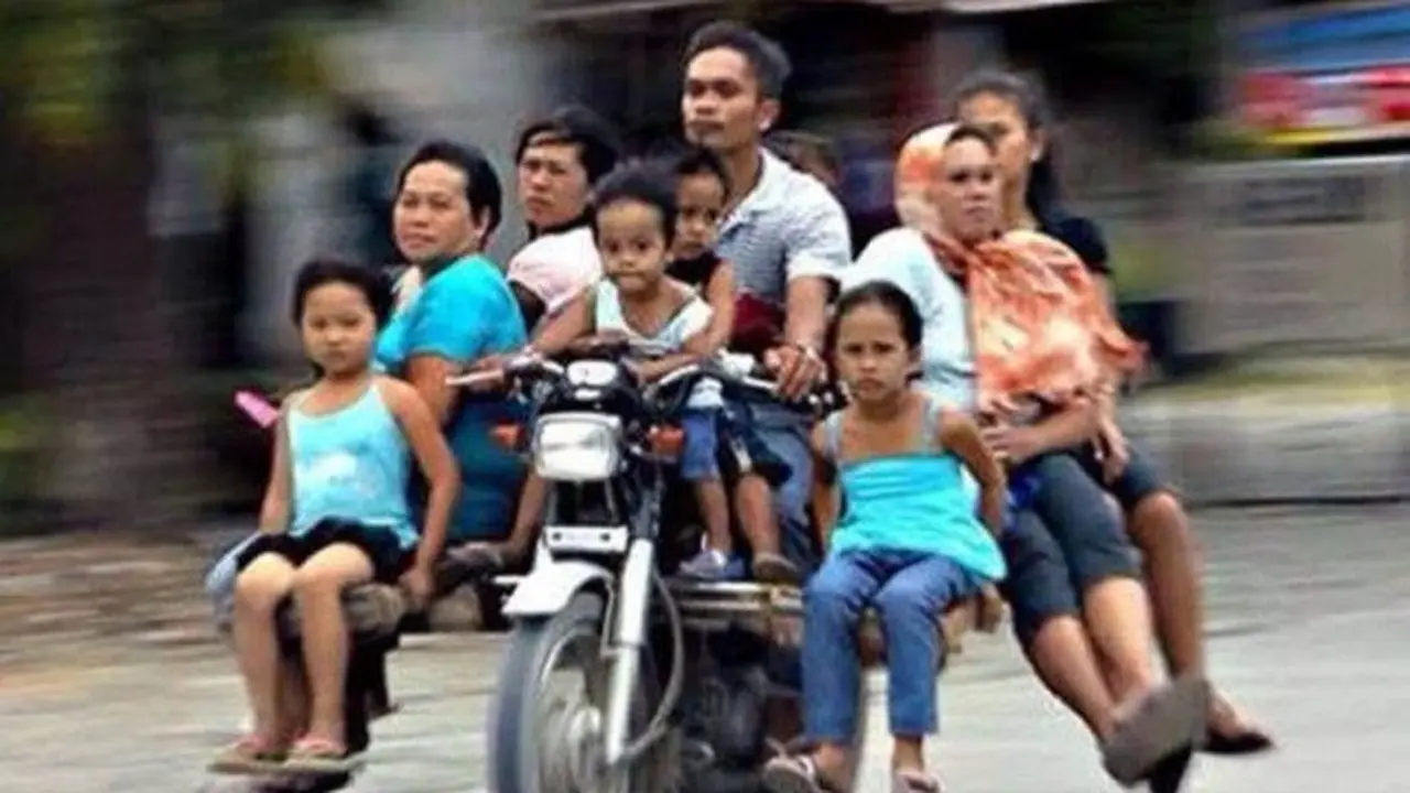Bikin Ngakak, Kumpulan Foto Pengendara Motor Ini Hanya Terjadi di Indonesia