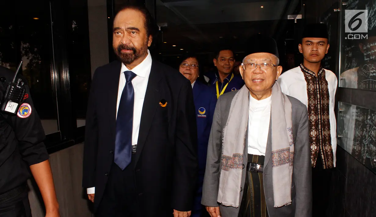 Ketum Partai Nasdem Surya Paloh (kiri) bersama bakal calon wakil presiden Ma'ruf Amin (kanan) saat menghadiri Pekan Orientasi Caleg DPR RI Partai Nasdem di Jakarta, Sabtu (2/9). Acara ini bertema "Berkenalan dengan Cawapres". (Liputan6.com/JohanTallo)