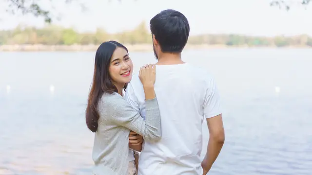 perempuan dan pasangan 6 september pria jatuh cinta