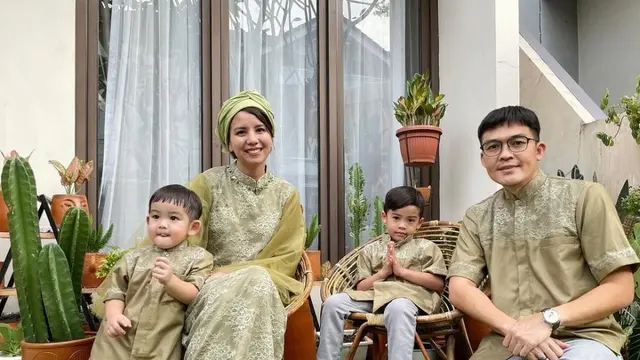 Model Baju Lebaran Keluarga Seleb