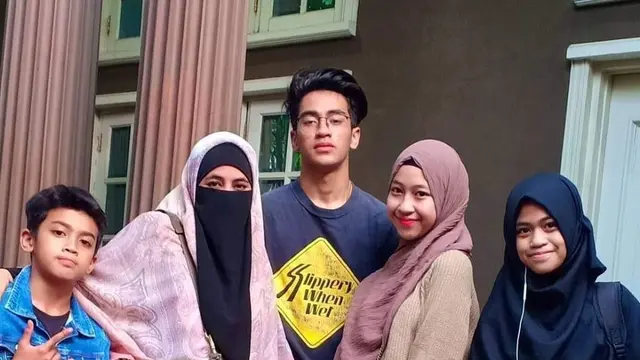 10 Potret Kebersamaan Adiba Khanza dan Abidzar Al-Ghifari, Saling Mendukung