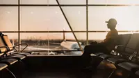 Ilustrasi airport, bandara, safe flight, perjalanan. (Photo by Marco L&oacute;pez on Unsplash)