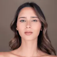 Wanita dengan kulit wajah bersih dan sehat (pexels.com/israwmx).