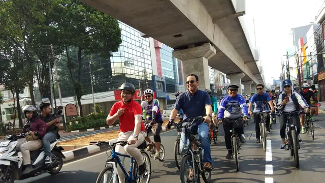 Anies Baswedan Bersepeda
