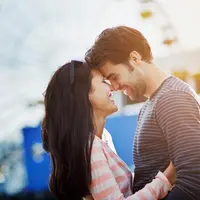 Biar nggak pusing mikirin persiapan nikah, kasih kode pacarmu yang lucu-lucu saja lah! (Foto: whatisnever.com)