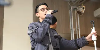Penyanyi solo Afgan Syahreza sudah 10 tahun berkecimpung di industri musik. Guna menandai sepuluh tahun kariernya, album Dekade diluncurkan. (Nurwahyunan/Bintang.com)