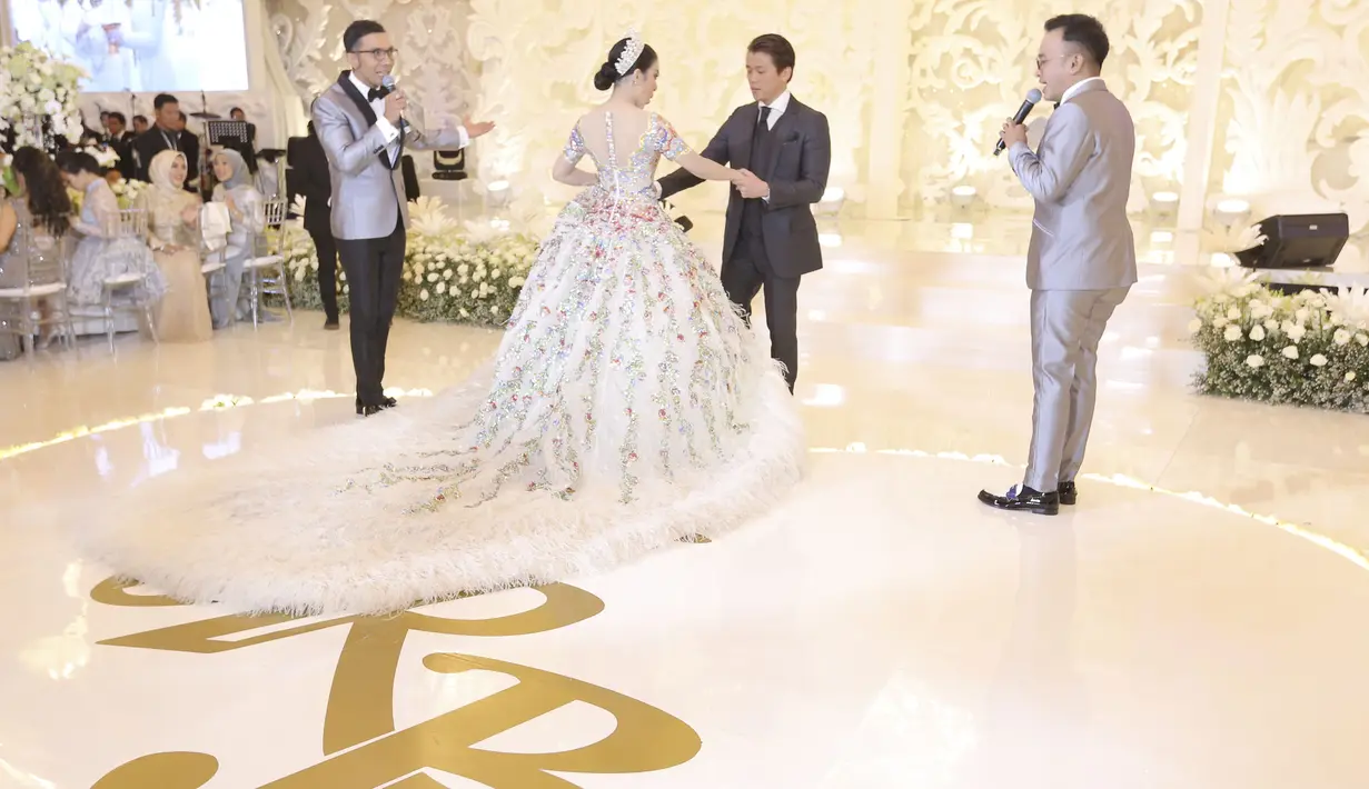 Syahrini dan Reino Barack